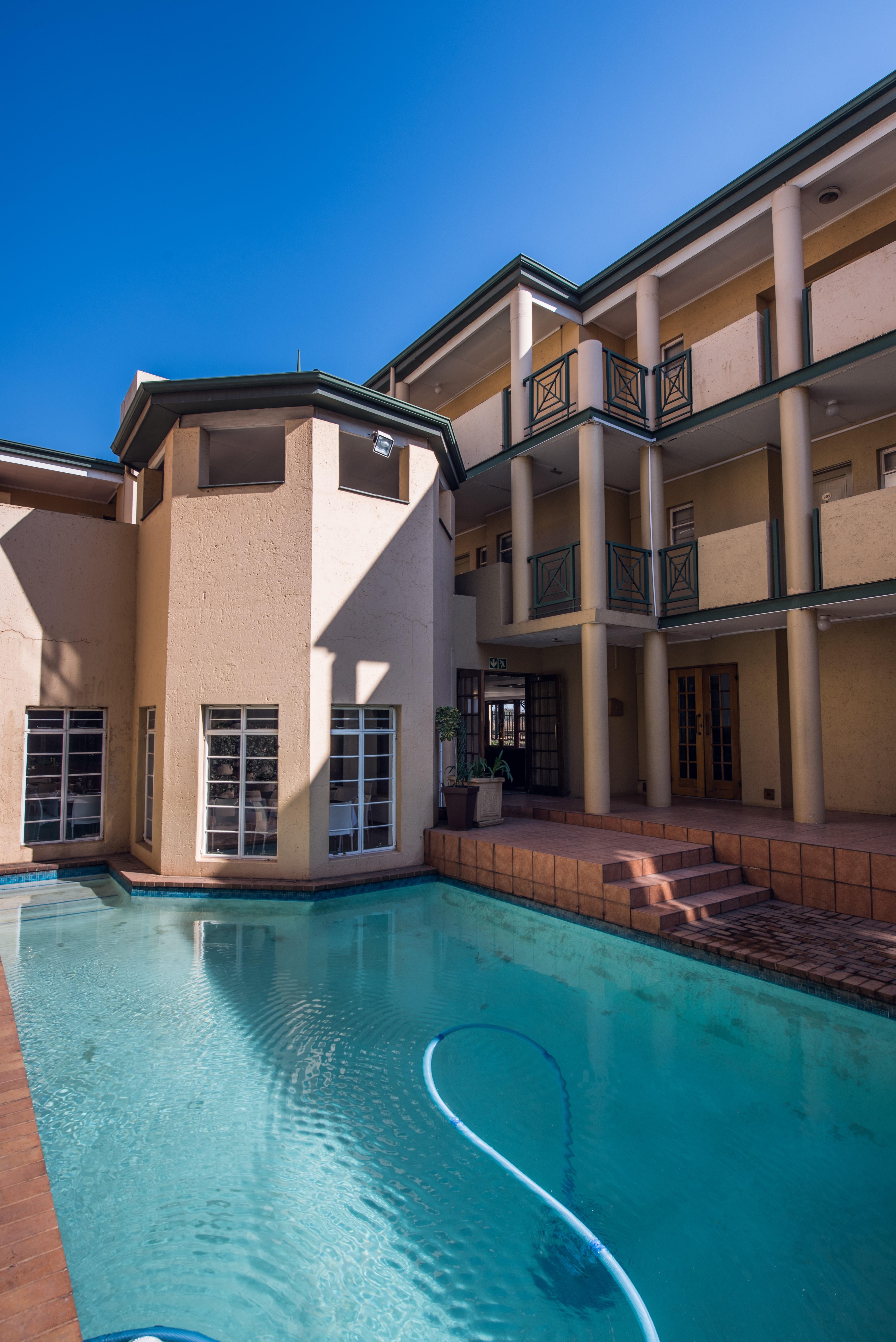Airport Inn And Suites Edenvale Exterior photo