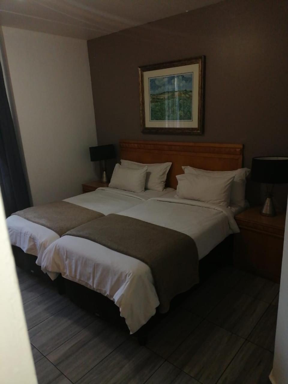 Airport Inn And Suites Edenvale Exterior photo