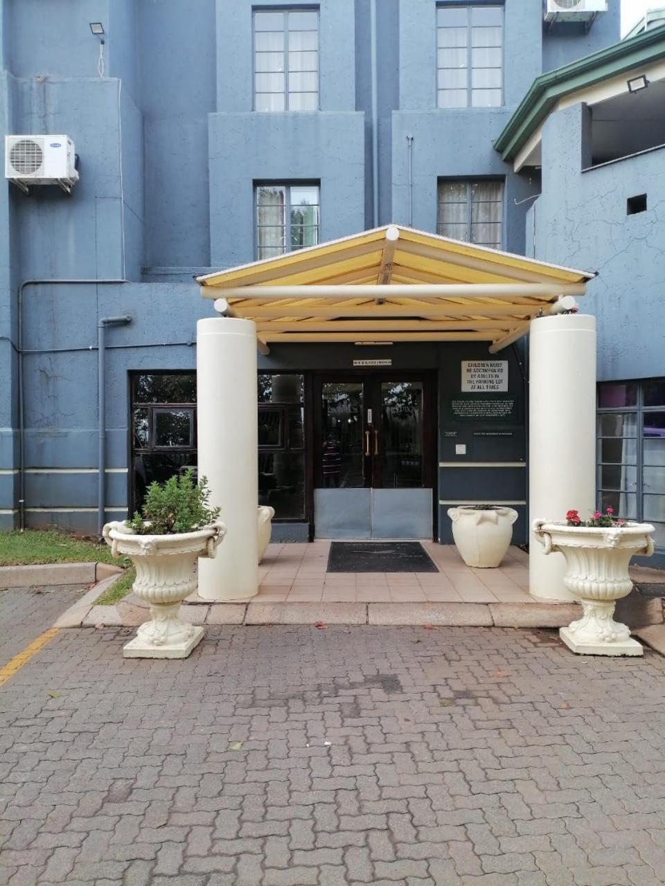 Airport Inn And Suites Edenvale Exterior photo
