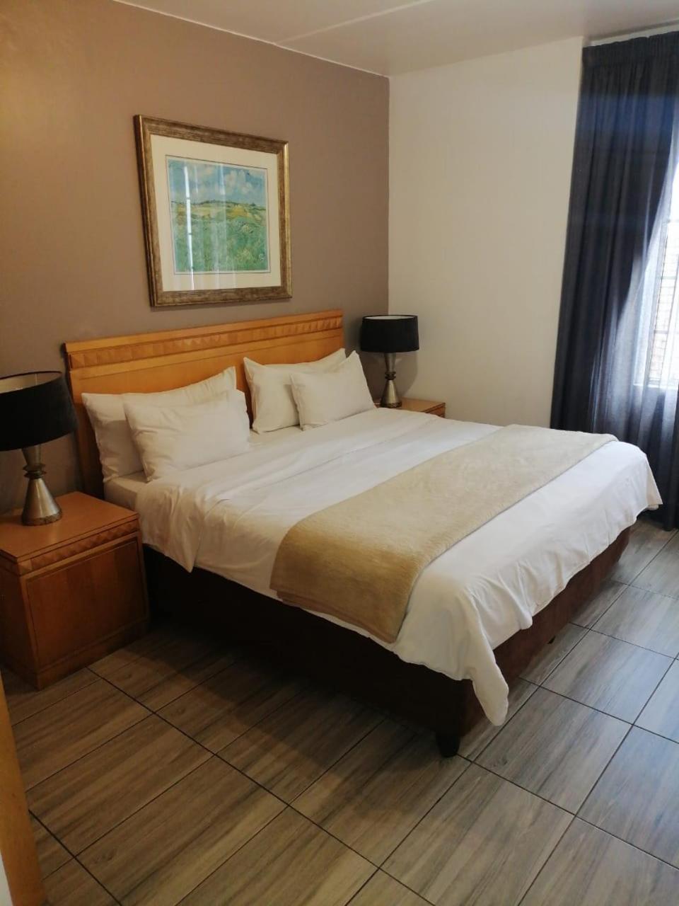 Airport Inn And Suites Edenvale Exterior photo