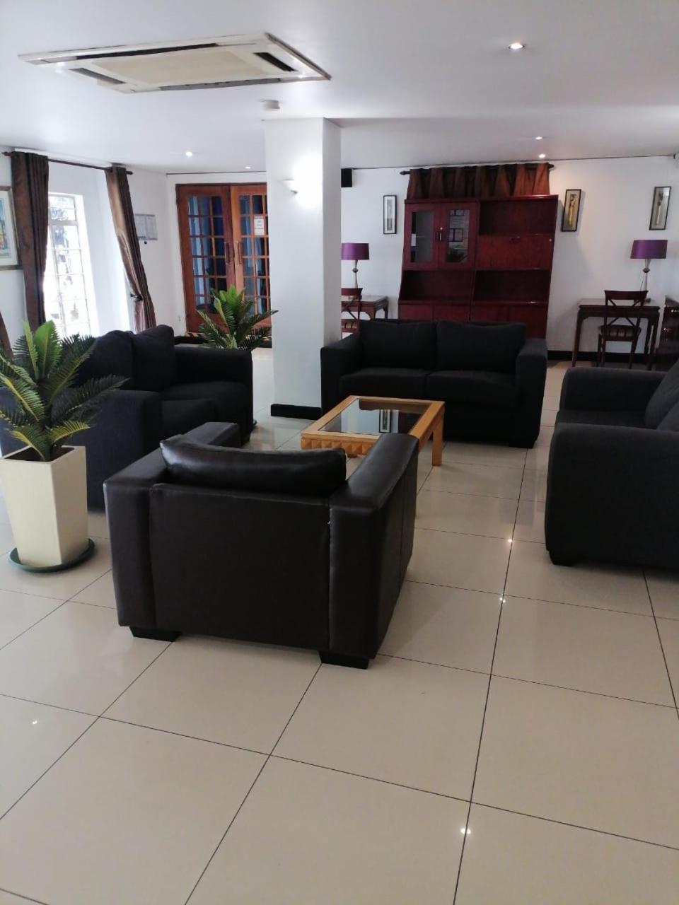 Airport Inn And Suites Edenvale Exterior photo