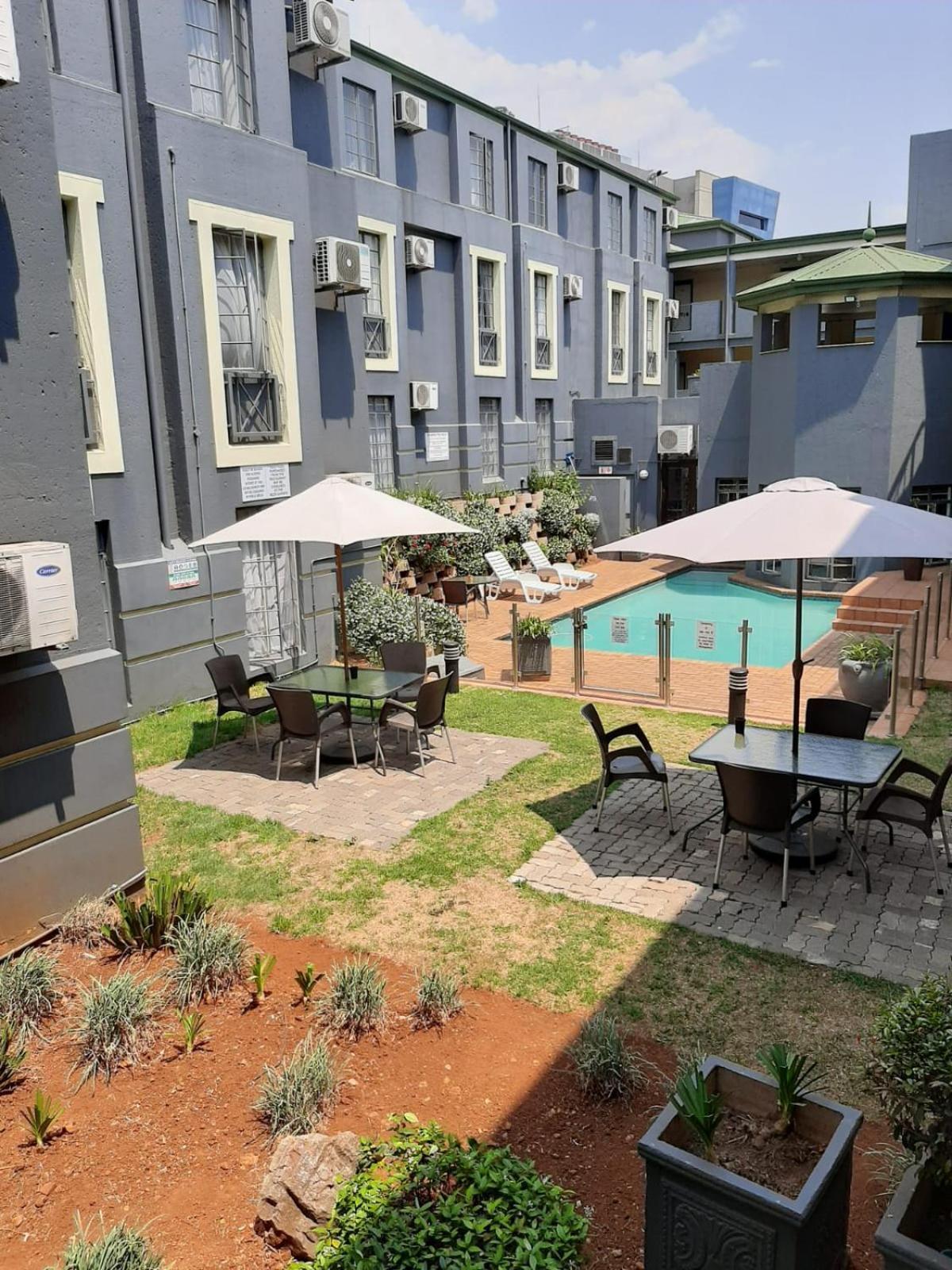 Airport Inn And Suites Edenvale Exterior photo