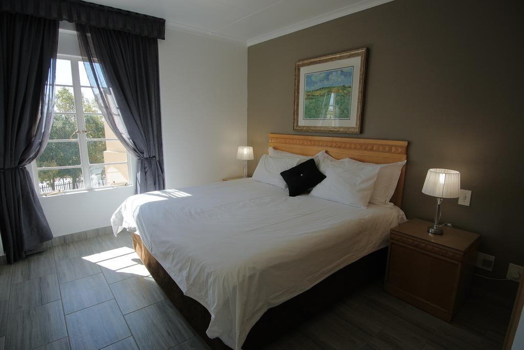 Airport Inn And Suites Edenvale Exterior photo