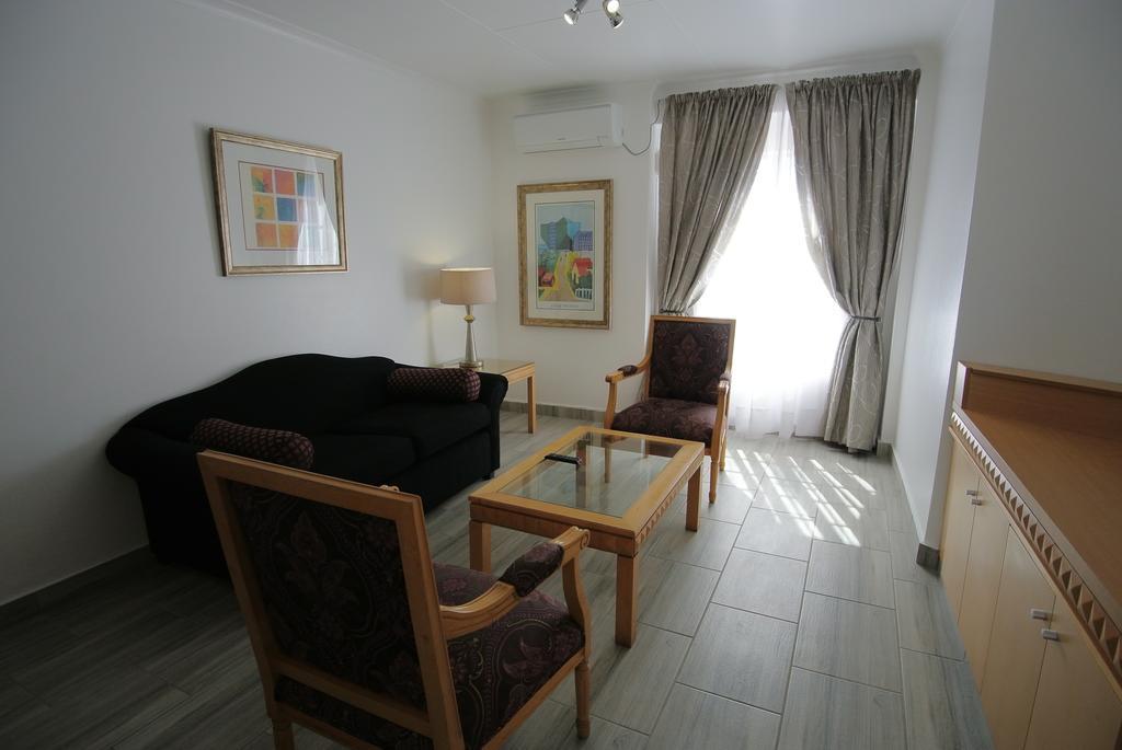 Airport Inn And Suites Edenvale Exterior photo